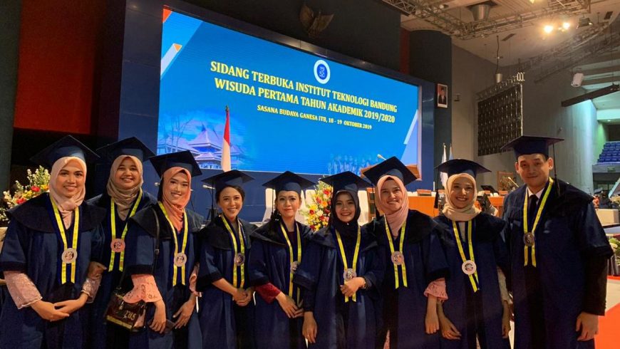 [:IN]Pengukuhan Wisudawan PMSP ITB Wisuda Pertama Tahun Akademik 2019-2020[:en]The Graduates of The Master Program in Development Studies ITB Were Officially Inaugurated in A Ceremony of The First Graduation of the 2019/2020 Academic Year[:]
